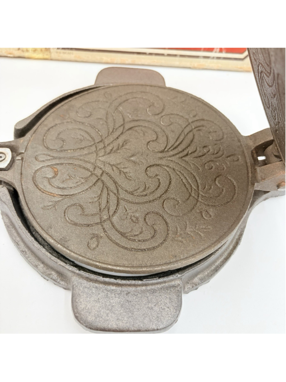 CAST IRON KRUMKAKE IRON Stovetop Cookie Maker w/ Ring Original Box - Picture 4 of 10